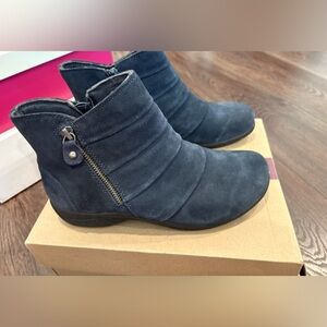 CLARKS suede boots